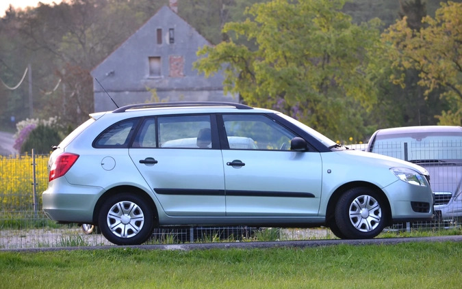 Skoda Fabia cena 13300 przebieg: 114385, rok produkcji 2010 z Chojnów małe 301